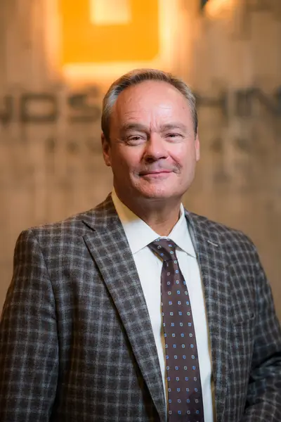Robert T. Hinds, III, shareholding attorney